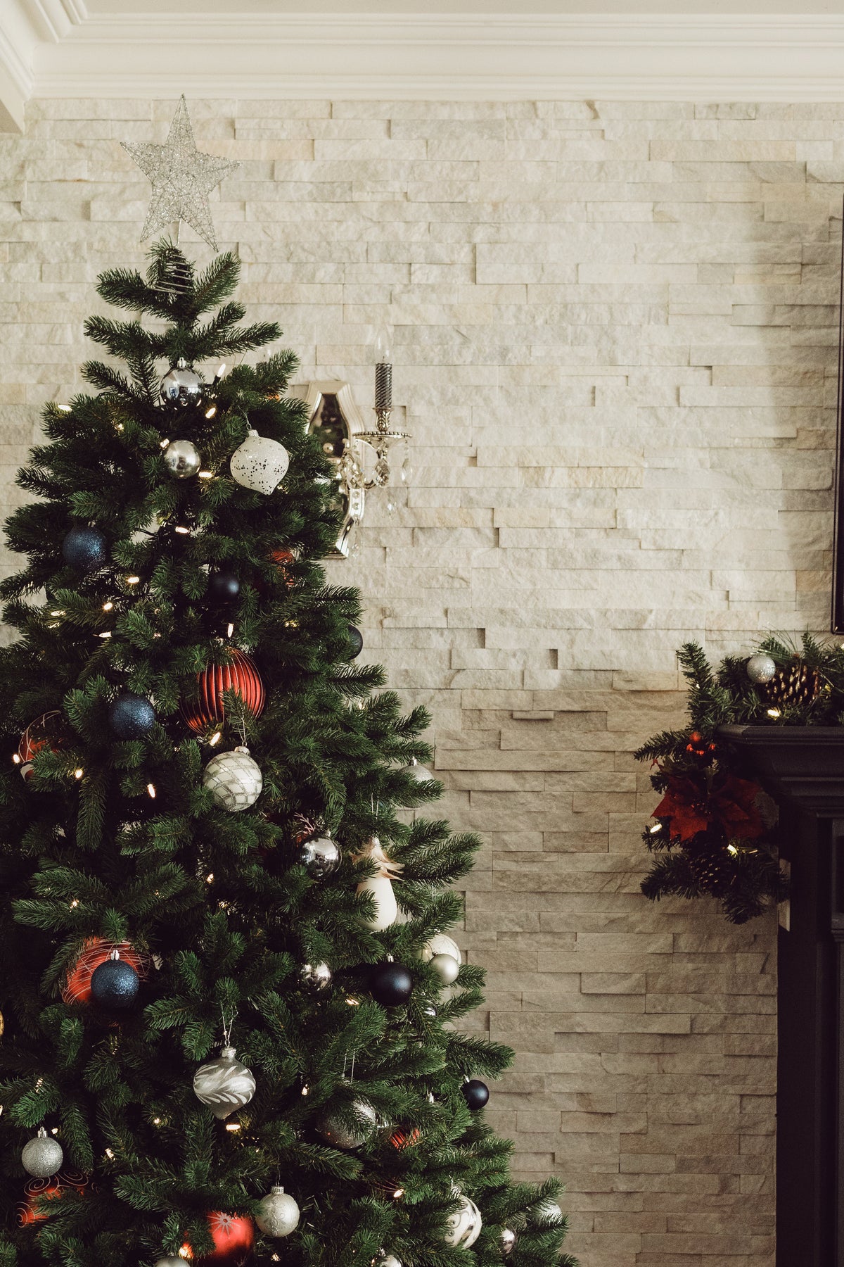 Decorated Christmas tree in a cozy modern living room